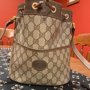 Gucci early 90’s crossbody/shoulder bag.